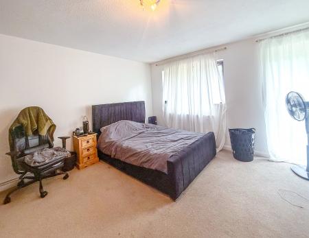 2 bedroom Maisonette to let in Herga Court, Watford, WD17