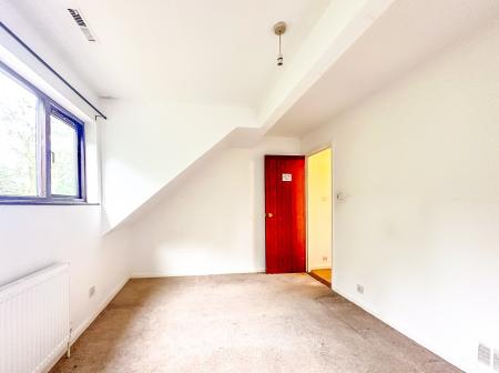 2 bedroom Maisonette to let in Herga Court, Watford, WD17