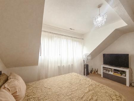 2 bedroom Maisonette to let in Herga Court, Watford, WD17