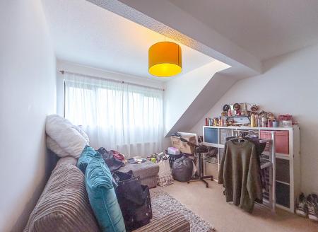 2 bedroom Maisonette to let in Herga Court, Watford, WD17