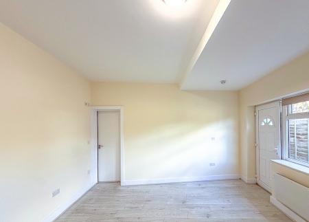 1 bedroom Studio flat to let in Garston Park Parade, Garston, WD25