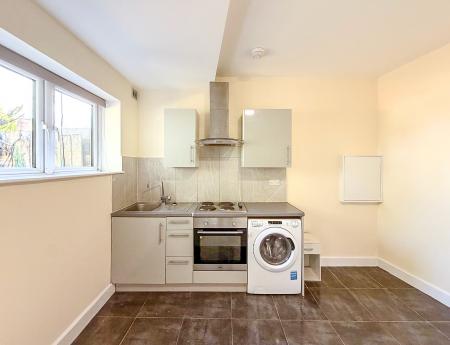 1 bedroom Studio flat to let in Garston Park Parade, Garston, WD25