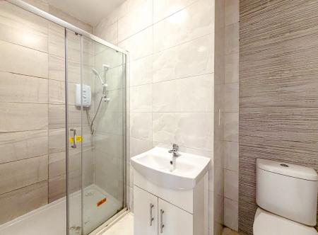 1 bedroom Studio flat to let in Garston Park Parade, Garston, WD25