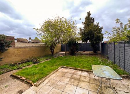 3 bedroom Semi-detached house to let in Charlock Way, Watford, WD18