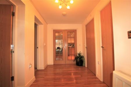2 bedroom Flat to let in Fuller Close, Bushey, WD23