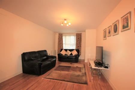 2 bedroom Flat to let in Fuller Close, Bushey, WD23