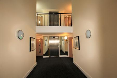 2 bedroom Flat to let in Fuller Close, Bushey, WD23