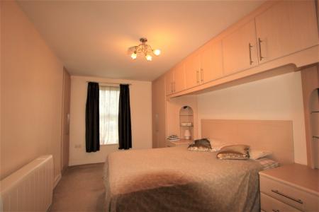 2 bedroom Flat to let in Fuller Close, Bushey, WD23