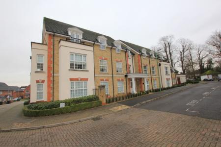 2 bedroom Flat to let in Fuller Close, Bushey, WD23