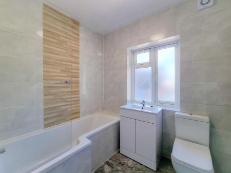 1 bedroom Flat to let in Garston Park Parade, Garston, WD25