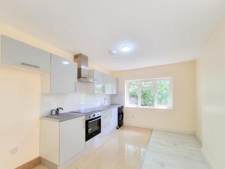 1 bedroom Flat to let in Garston Park Parade, Garston, WD25