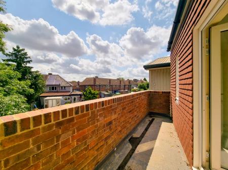 1 bedroom Flat to let in Garston Park Parade, Garston, WD25