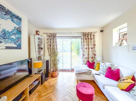 4 bedroom Detached house to let in Pinn Way, Ruislip, HA4