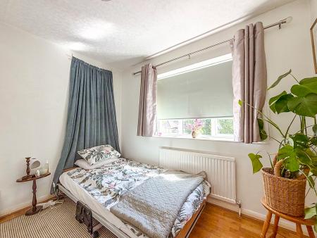 4 bedroom Detached house to let in Pinn Way, Ruislip, HA4