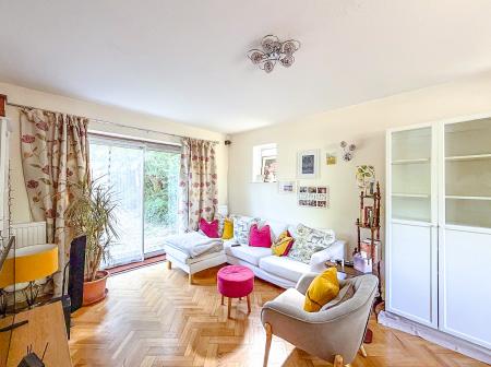 4 bedroom Detached house to let in Pinn Way, Ruislip, HA4