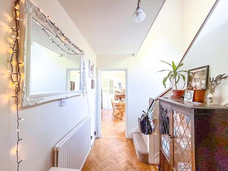 4 bedroom Detached house to let in Pinn Way, Ruislip, HA4
