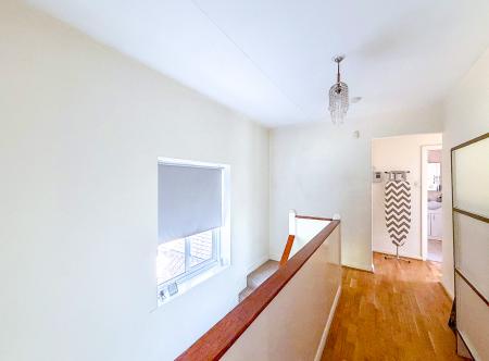 4 bedroom Detached house to let in Pinn Way, Ruislip, HA4
