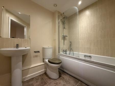 1 bedroom Flat to let in Wilmington Close, Watford, WD18