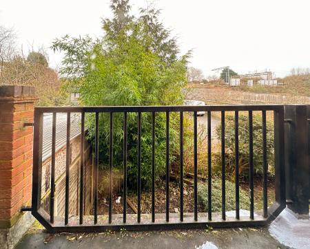 1 bedroom Flat to let in Queens Road, Watford, WD17