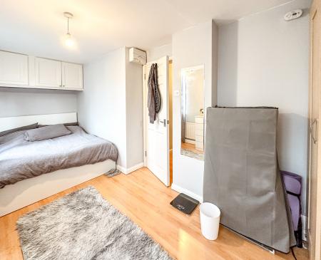 1 bedroom Flat to let in Queens Road, Watford, WD17