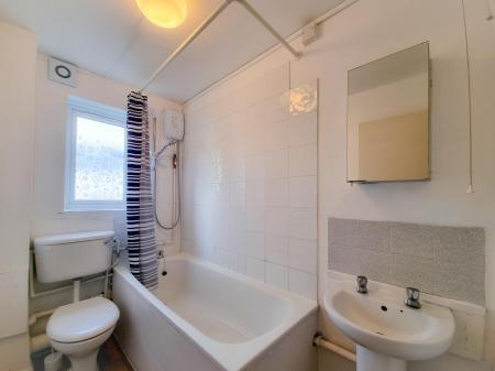 1 bedroom Studio flat to let in Southwold Road, Nth Wat, Watford, WD24