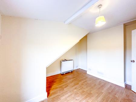3 bedroom Flat to let in St Albans Road, Watford, WD24