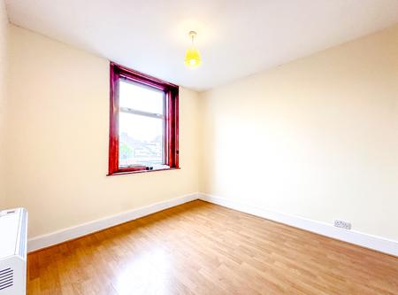 3 bedroom Flat to let in St Albans Road, Watford, WD24