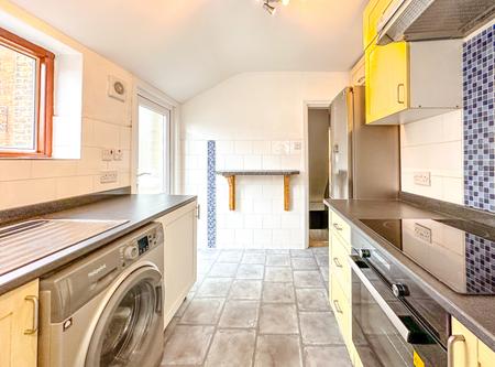 3 bedroom Flat to let in St Albans Road, Watford, WD24