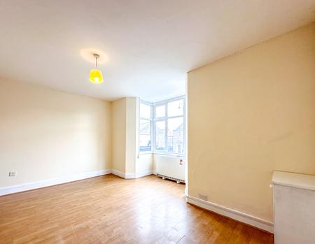 3 bedroom Flat to let in St Albans Road, Watford, WD24
