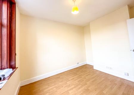 3 bedroom Flat to let in St Albans Road, Watford, WD24