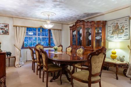 5 bedroom Detached house for sale in Bush Hill, Winchmore Hill, London, N21
