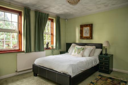 5 bedroom Detached house for sale in Bush Hill, Winchmore Hill, London, N21