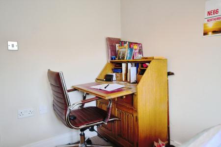 3 bedroom Detached house for sale in Cameron Close, Wood Green, London, N22