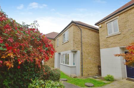 3 bedroom Detached house for sale in Cameron Close, Wood Green, London, N22