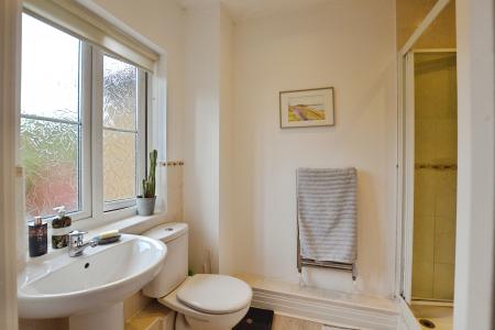 3 bedroom Detached house for sale in Cameron Close, Wood Green, London, N22