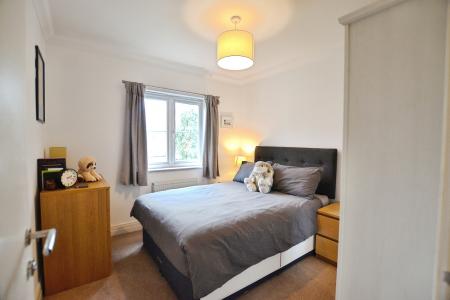 3 bedroom Detached house for sale in Cameron Close, Wood Green, London, N22