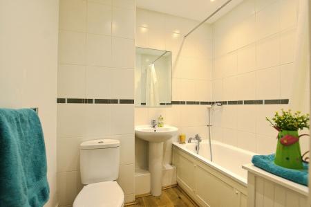 3 bedroom Detached house for sale in Cameron Close, Wood Green, London, N22