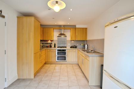 3 bedroom Detached house for sale in Cameron Close, Wood Green, London, N22