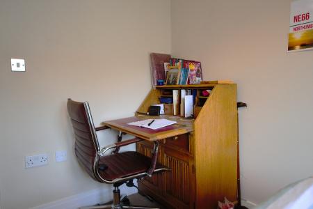 3 bedroom Detached house for sale in Cameron Close, Wood Green, London, N22