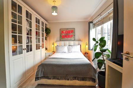 3 bedroom Detached house for sale in Cameron Close, Wood Green, London, N22