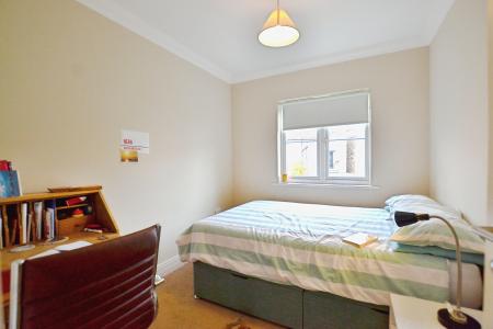 3 bedroom Detached house for sale in Cameron Close, Wood Green, London, N22