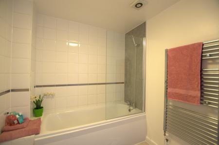 1 bedroom Flat for sale in Gareth Drive, Edmonton, London, N9