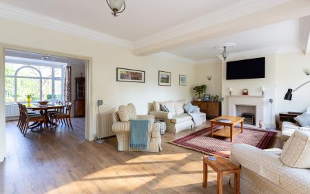 5 bedroom Detached house for sale in Landra Gardens, Winchmore Hill, London, N21