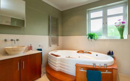 5 bedroom Detached house for sale in Landra Gardens, Winchmore Hill, London, N21