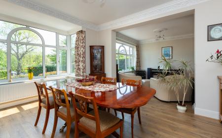 5 bedroom Detached house for sale in Landra Gardens, Winchmore Hill, London, N21