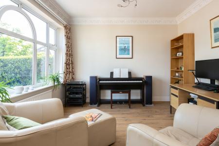 5 bedroom Detached house for sale in Landra Gardens, Winchmore Hill, London, N21