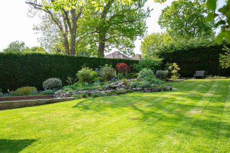 5 bedroom Detached house for sale in Landra Gardens, Winchmore Hill, London, N21