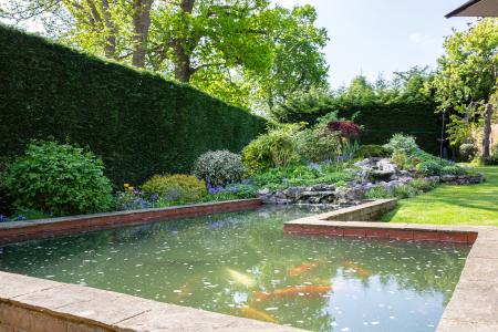 5 bedroom Detached house for sale in Landra Gardens, Winchmore Hill, London, N21