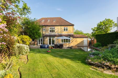 5 bedroom Detached house for sale in Landra Gardens, Winchmore Hill, London, N21