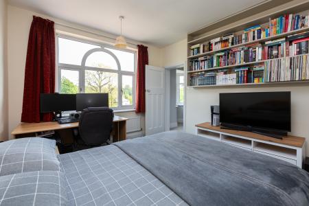 5 bedroom Detached house for sale in Landra Gardens, Winchmore Hill, London, N21